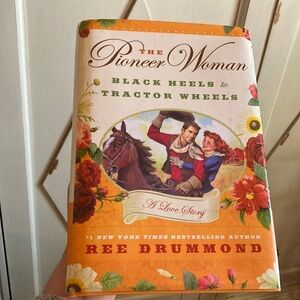 🌺Pioneer Woman. Novel, Black heels to tractor wheels. Ree Drummond. Romance.
